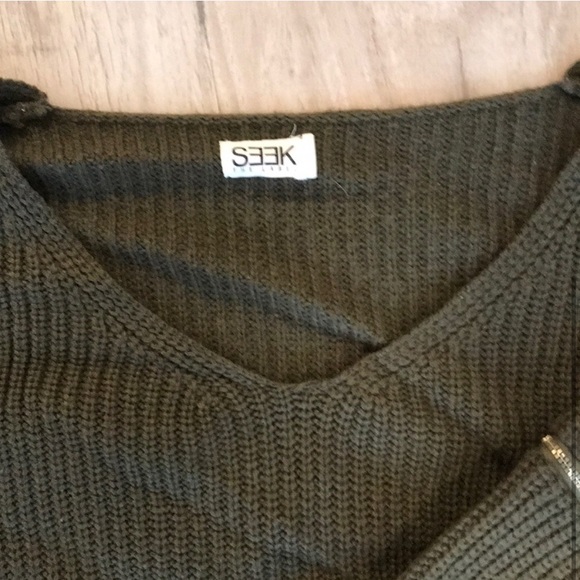 LF crop olive green sweater with zipper accent elbows - Picture 3 of 4